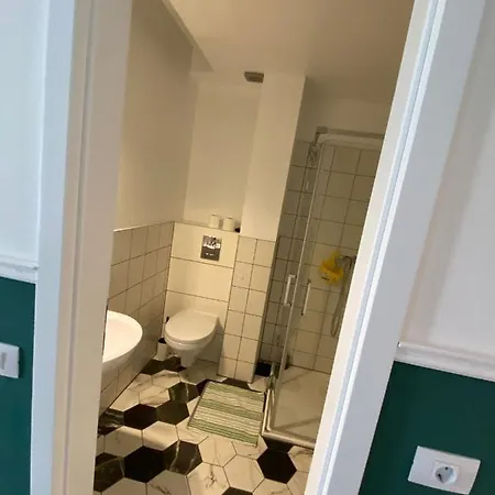 胜利广场阿维酒店