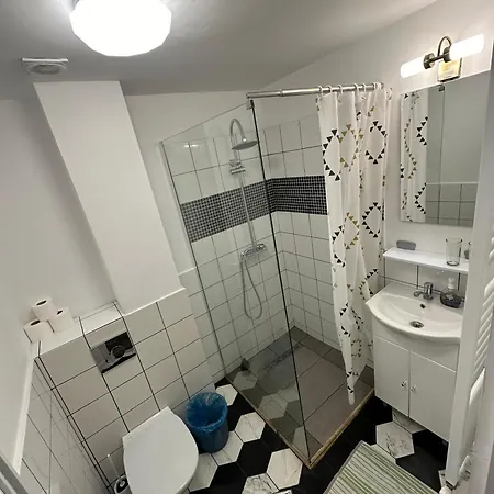 胜利广场阿维酒店 3*